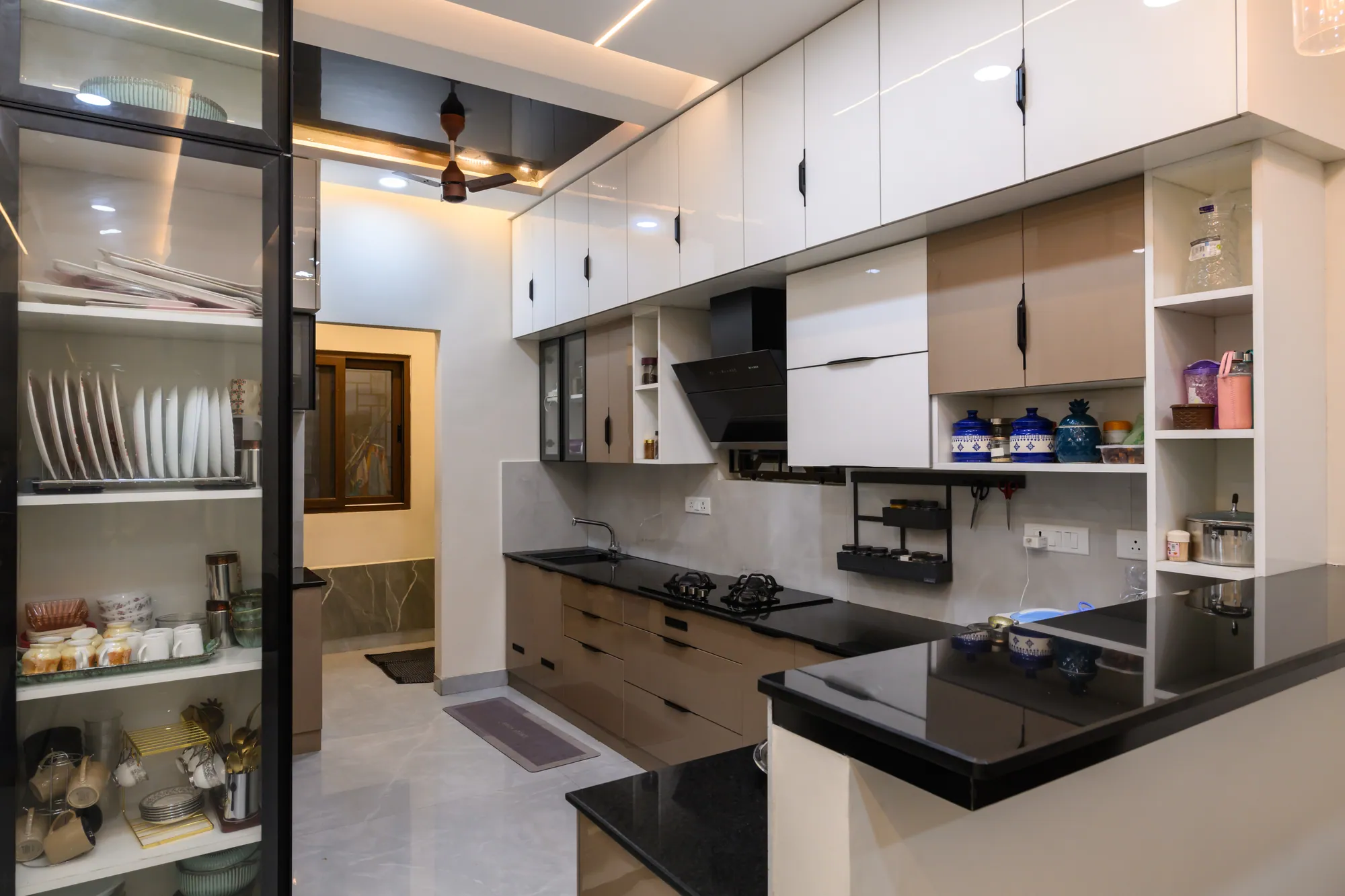 Nolumbur — a luxury residence by Jehovah Builders, frame 9 of 19.