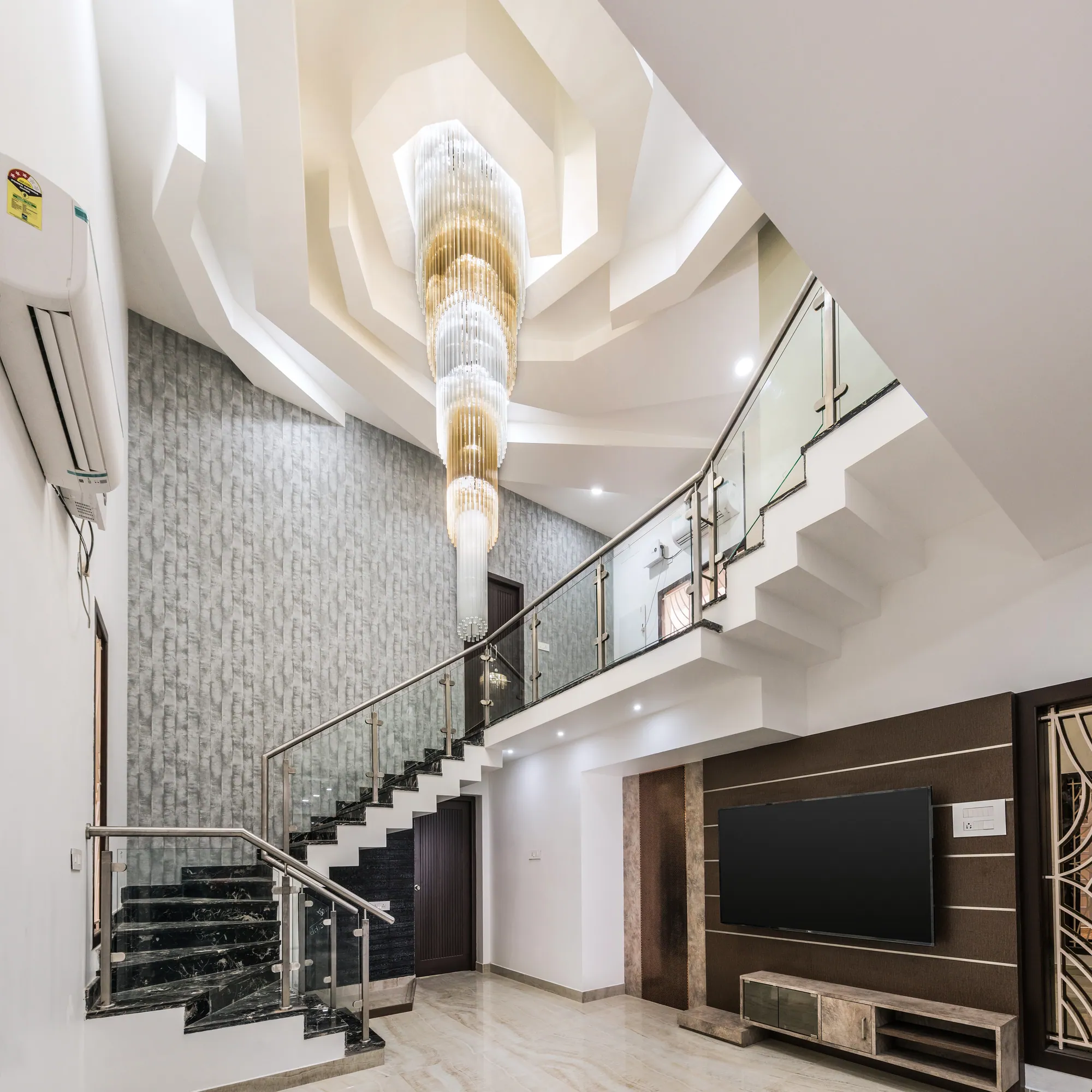 Mr. Aravind — a luxury residence by Jehovah Builders, frame 6 of 18.