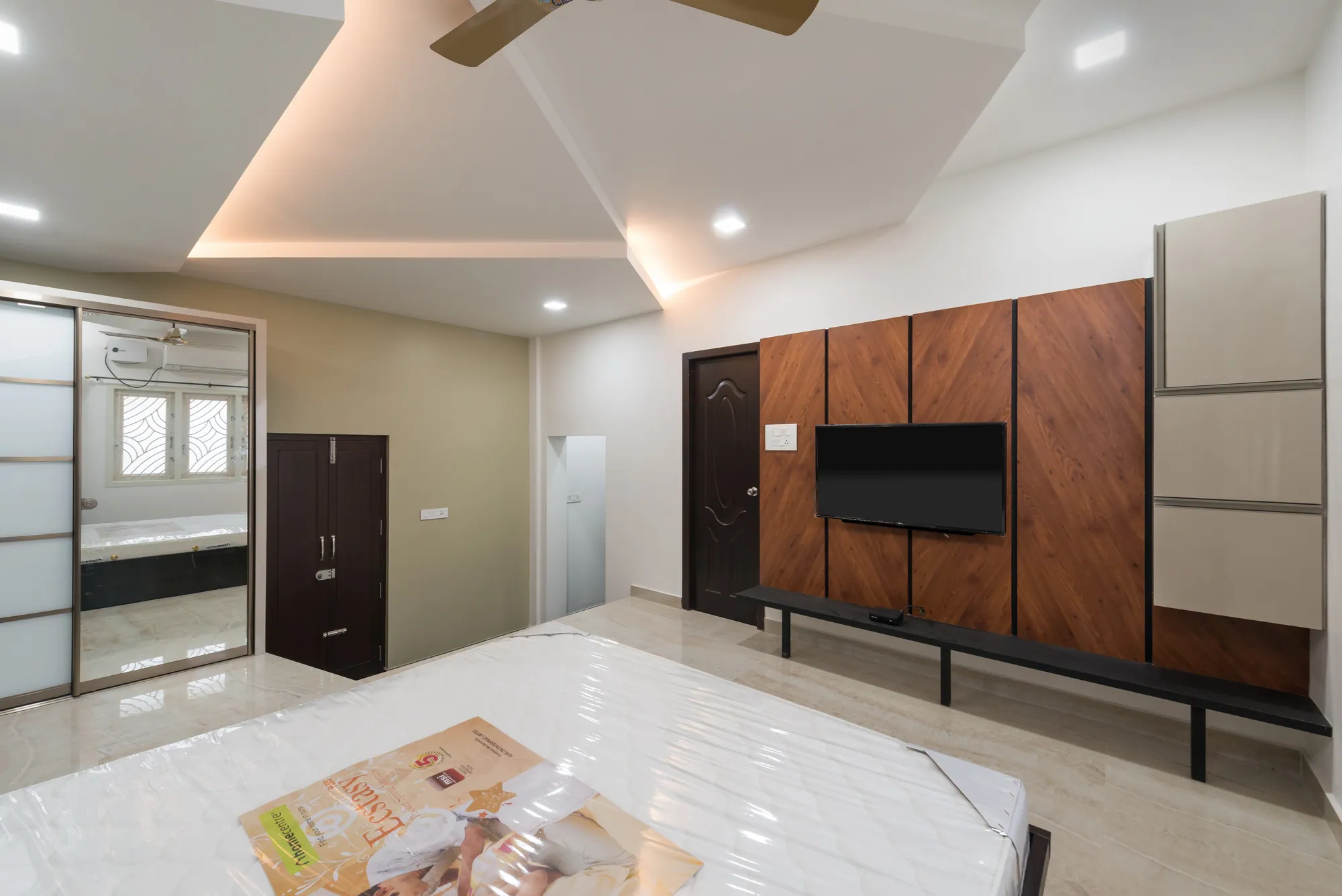 Mr. Aravind — a luxury residence by Jehovah Builders, frame 10 of 18.